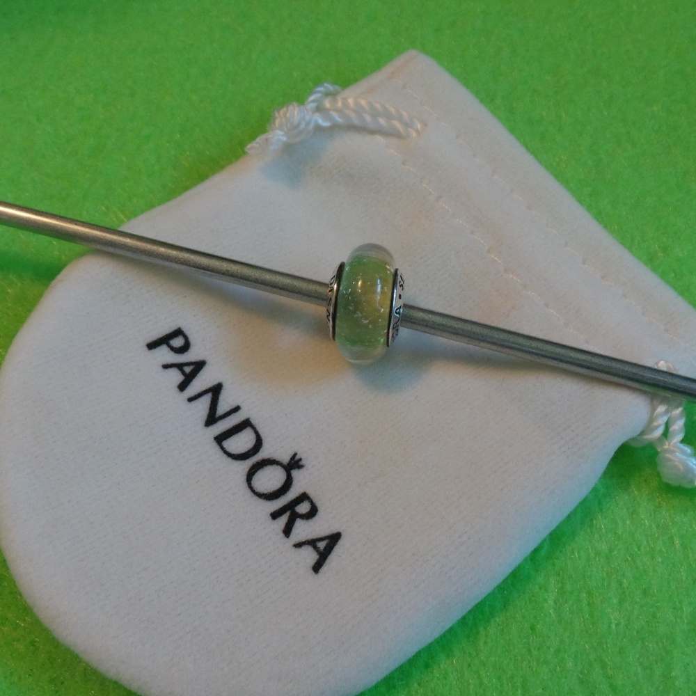 Pandora Disney Tinkerbell Light Green Glow Murano